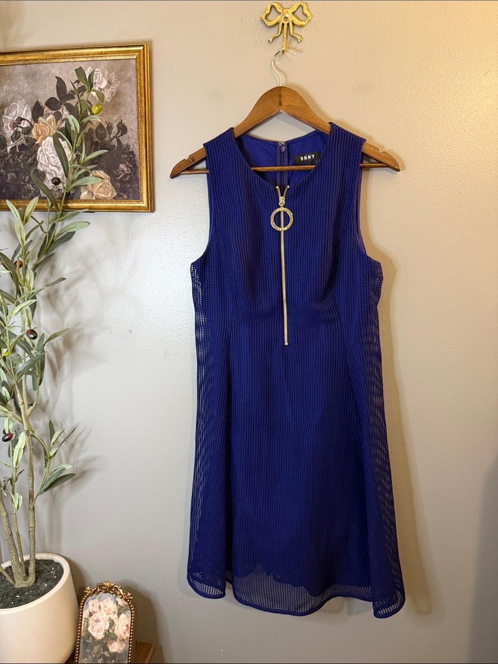 DKNY Size 10 Blue Mesh Sleeveless Shift Dress Gold O-Ring Zip Modern Cocktail - Picture 2 of 8